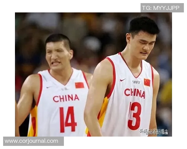 姚明肩负重任背负队友梦想在篮球赛场上奋勇向前 姚明肩负重任背负队友梦想在篮球赛场上奋勇向前